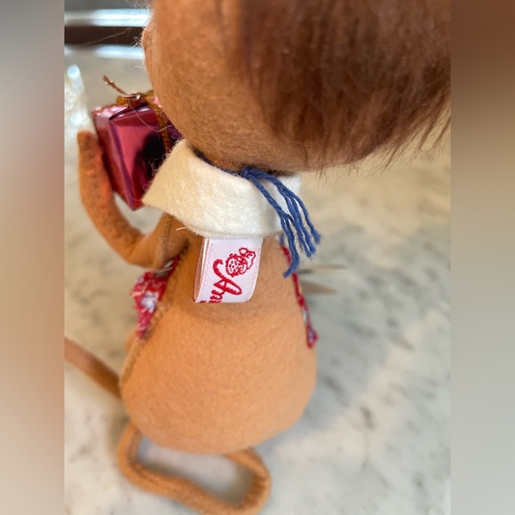 EUC!! Annalee Mouse with Gift 1998 - Picture 5 of 6